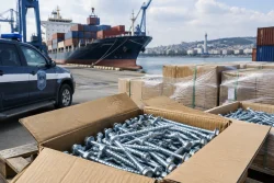 Митница Варна задържа 7,5 млн. винтове от Китай